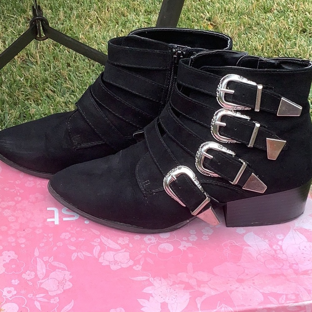 Laundry list black buckle boot